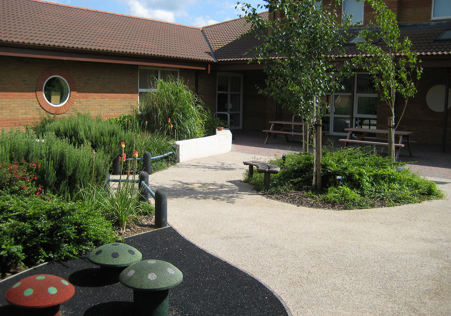 Projects-Education-ElmstowPrimary-Courtyard-1500x1050